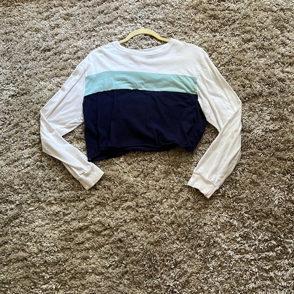 ❤️must order 2 or more items❤️ Blue/teal long sleeve crop top